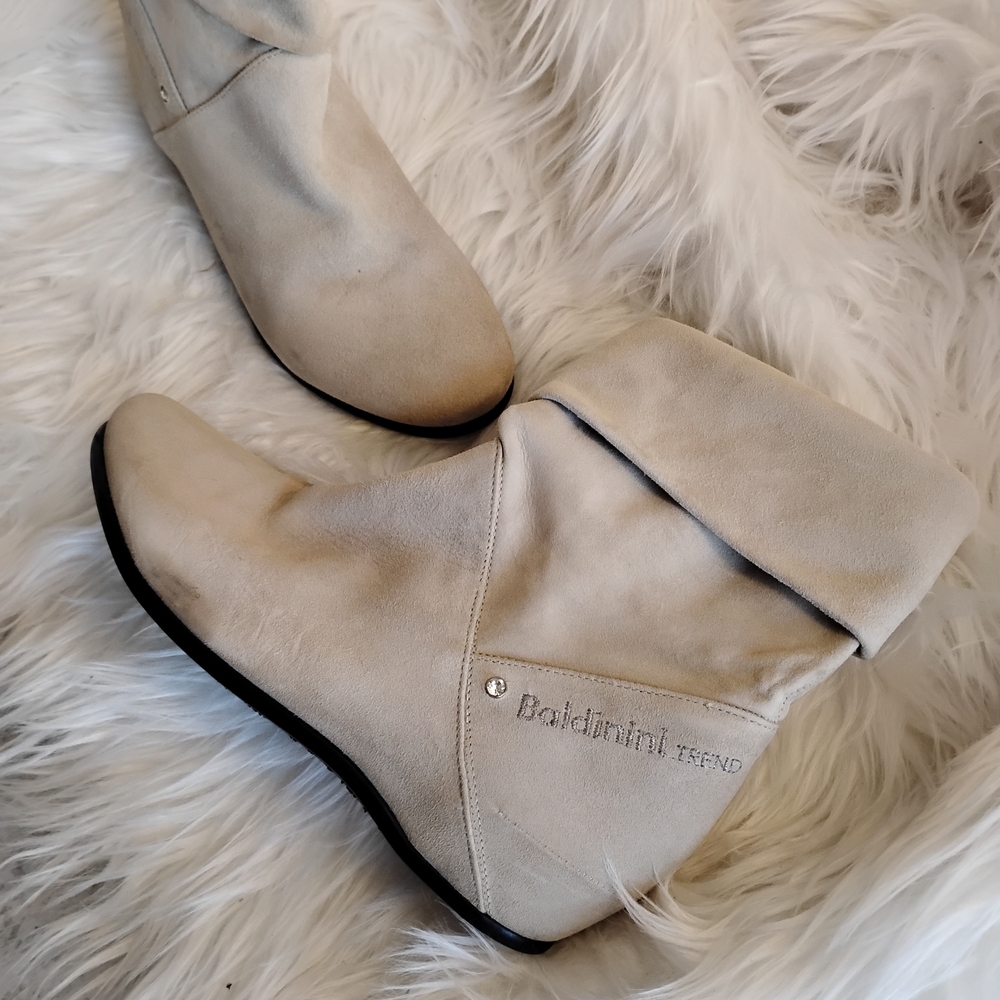 Baldinini Cream Suede Ankle Boots. Size 6.